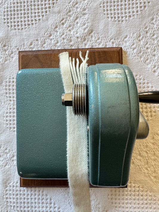 Pre-Owned Bliss Fabric Cutter w/ #3 blade